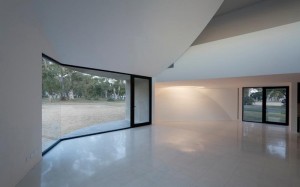 View-House-interior-glass-wall-800x500
